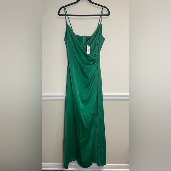 Nasty Gal Satin V Neck Slit Side Maxi Dress Green Size 8 NWT - Picture 4 of 9